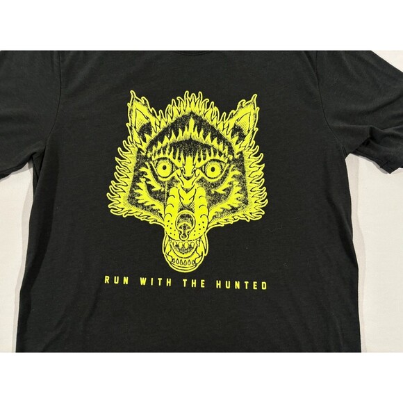 Nike Run With The Hunted Flaming Wolf M Dri-Fit T-Shirt Mens Atheltic Cut Sz S - Picture 3 of 13
